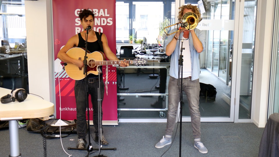 Bildrechte: WDR/Rühl Bukahara bei der Juicy Beats Sondersendung live im Funkhaus Europa Studio