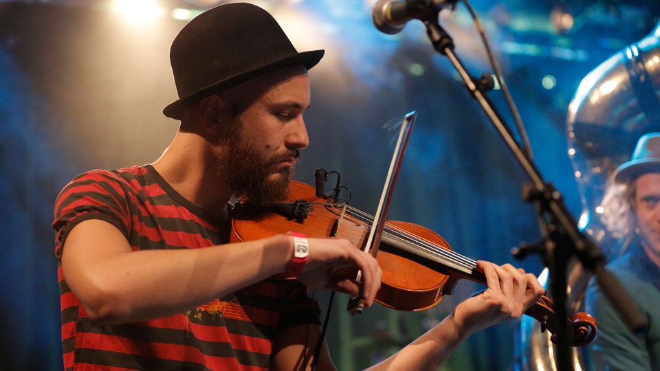 Bildrechte: WDR/Live Bukahra live beim Funkhaus Europa Tanz in den Mai 2015