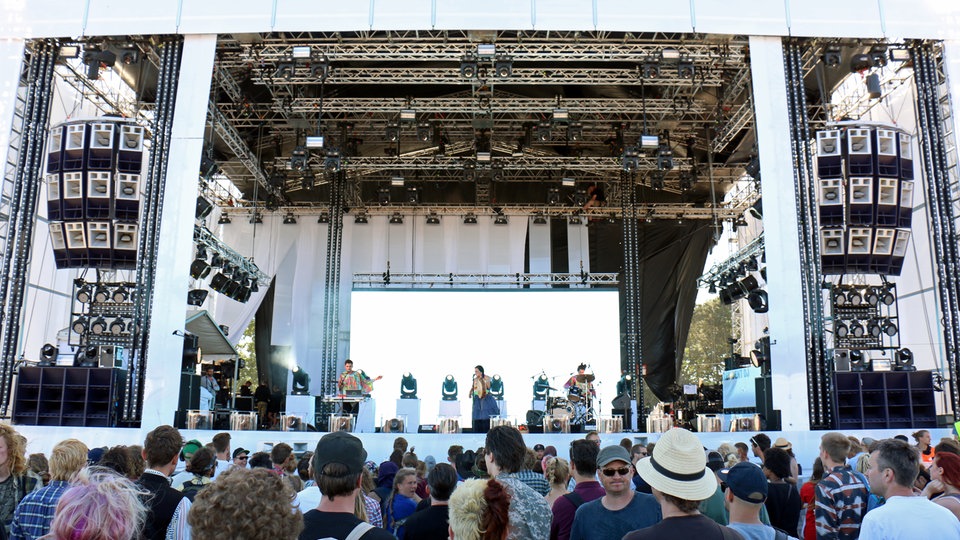 Bildrechte: WDR/Rühl Chancha Via Circuito beim Roskilde Festival 2015