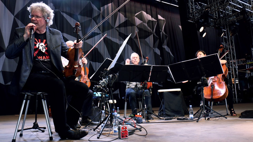 Bildrechte: WDR /Rühl Kronos Quartet live bei Roskilde 2015