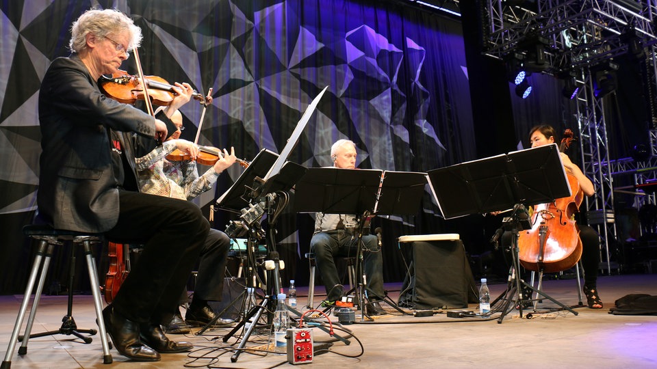 Bildrechte: WDR /Rühl Kronos Quartet live bei Roskilde 2015