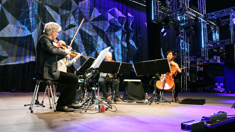 Bildrechte: WDR /Rühl Kronos Quartet live bei Roskilde 2015