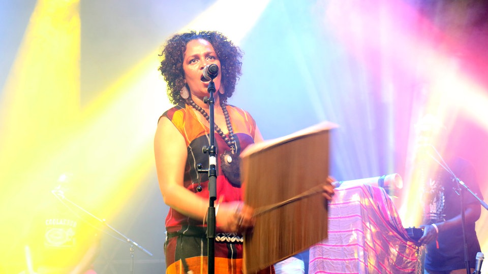 Bildrechte: WRD/Gay Lindigo live beim Rolskilde-Festival 2015