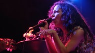 Bebel Gilberto auf der Bühne