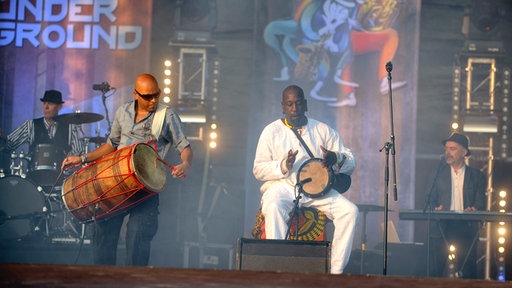 Transglobal Underground live auf der Bühne