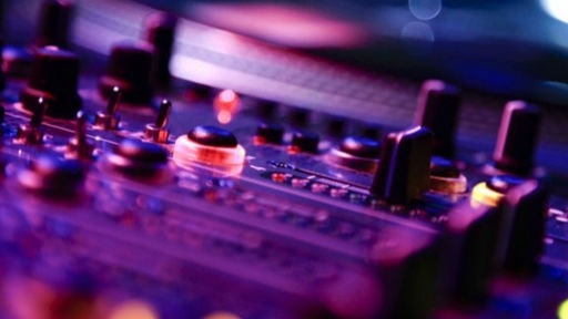 Regler eines DJ-Pults