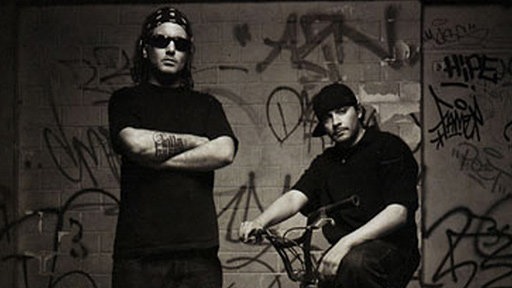 Ausschnitt des Plattencovers "Bomba Plak" von Ceza und Killa Hakan