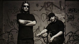 Ausschnitt des Plattencovers "Bomba Plak" von Ceza und Killa Hakan