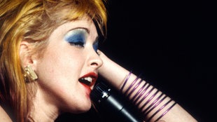 Cindy Lauper bei einem Auftritt 1987