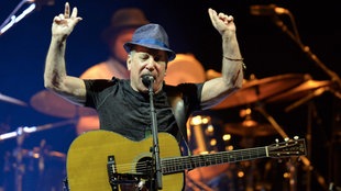Paul Simon auf der Bühne.