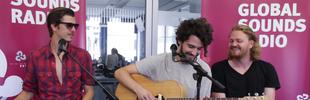 Matteo Capreoli mit zwei Mitgliedern seiner Band im Funkhaus Europa Studio