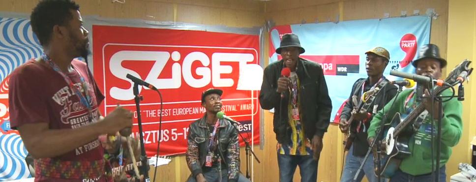 Sziget 2014 - Jupiter & Okwess International bei einer Studiosession im mobilen Sendestudio von Funkhaus Europa