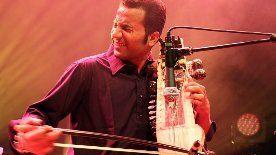 Bildrechte: WDR/Rühl Sabir Khan beim Roskilde Festival 2015
