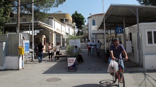 Blick auf den Checkpoint in der Ledrastraße in Lefkosa (Nikosia) auf Zypern