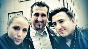 Selfie Oguzhan Celik und Interviewpartner