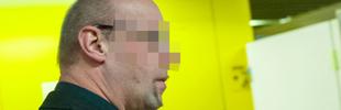 Der Zeuge und ehemalige Verfassungsschutz-Mitarbeiter Andreas T. geht am 03.12.2013 im Oberlandesgericht in München (Bayern) zum Verhandlungssaal
