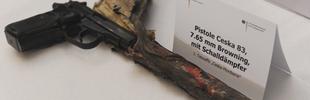Eine Pistole Ceska 83, 7,65 Browning mit Schalldämpfer, die erste Tatwaffe der sogenannten "Ceska-Mordserie" NSU