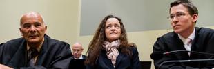 Die Hauptangeklagte im NSU Prozess Beate Zschäpe sitzt im Gerichtssaal des OLG München