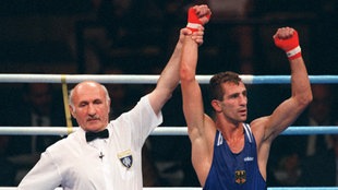 Der deutsche Boxer Oktay Urkal (r)