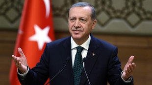Nach gescheiterten Koalitionsgesprächen ist Staatspräsident Erdogan ist mit der Regierungsbildung in der Türkei beauftragt