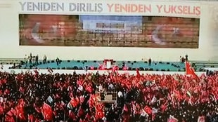 Fest zum 562. Jahrestag der Eroberung Istanbuls (Fetih Söleni) Yenikapi-Istanbul, Teilnahme des türk. Staatspräsidenten Recep Tayyip Erdogan und des türk. Ministerpräsidenten Ahmet Davutoglu