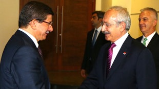 Der türkische Premierminister Davutoglu und Vorsitzender der CHP-Partei Kemal Kilicdaroglu