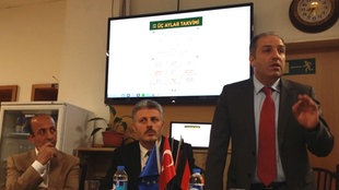 Mustafa Yeneroglu auf einer Wahlkampfveranstaltung als Kandidat für die AKP