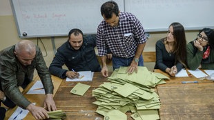 Auszählung der Stimmen - Parlamentswahlen Türkei