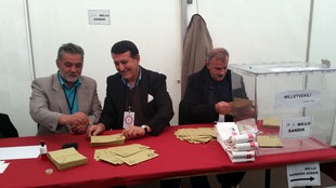 PArlamentswahlen Türkei - Wahllokal im türkischen Generalkonsulat Köln