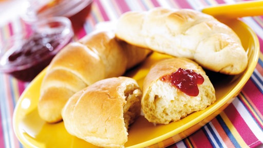 Croissants mit Marmelade
