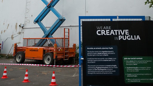Arbeiten am Murale gesponsert von der Region Apulien