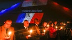 Nach dem Terroranschlag in Paris, Trauer vor der Piramiden in Kairo