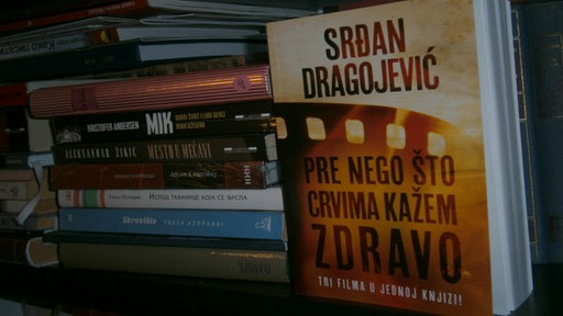 Naslovna strana knjige "Pre nego što crvima kažem zdravo"