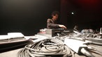 DJs und tanzende Menschen auf der Tanz in den Mai Party