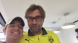Der italienische Koch Toni Pace mit dem ehemaligen BVB-Trainer Jürgen Klopp