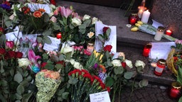 Berliner Gedenken David Bowie an seiner alten Wohnstätte in der Hauptstraße