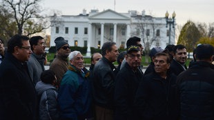 Syrische Flüchtlinge vor dem Weißen Haus in Washington