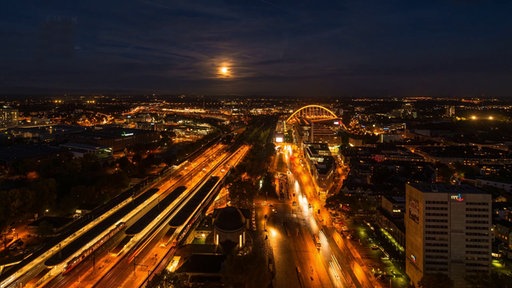 Kölns Skyline in der Nacht